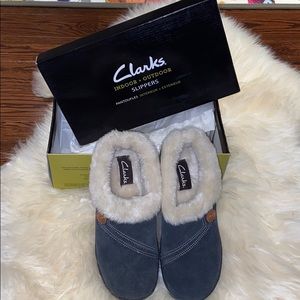 SOLD NWT Clarks indoor & outdoor slippers